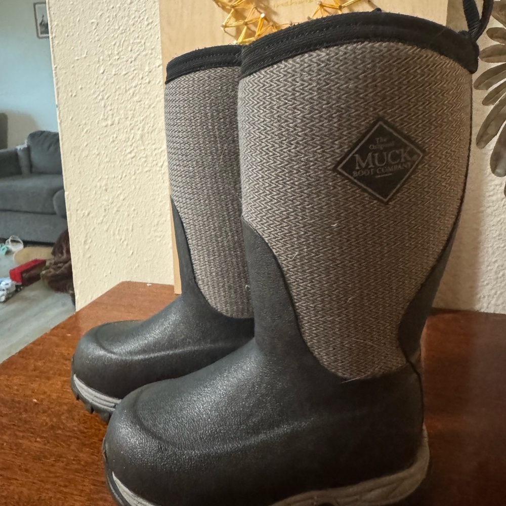 Muck Kids' Black and Gray Boots